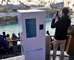 Fontana di Trevi, niente macchinetta lancia monete: “Era solo per uno spot pubblicitario”