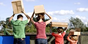 Gualtieri, prendi appunti. Il comune romano che ricicla l'80% dei rifiuti e ritira i pannolini a casa