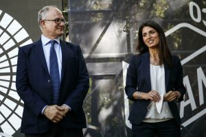 Gualtieri vs Raggi. Chi ha speso di più per lo staff