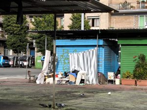 Quadraro, la piazza del vecchio mercato resta nel degrado: “Pronti a raccogliere le firme”