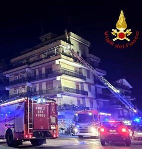 Incendio a Villa Spada: in fiamme un appartamento con 7 persone all'interno