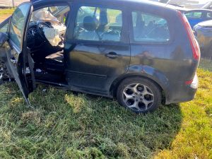 Tragedia sfiorata sulla Cassia bis: camion scaraventa un'auto contro il guard rail. Ferita una donna