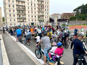 150 piccoli ciclisti pedalano per le vie di Roma per la Kidical Mass. L'appello: "Strade più sicure"