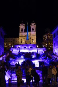 Tre monumenti a tinte “blu Balestra”: l’omaggio di Roma per il centenario dello stilista