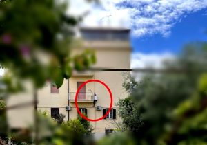 "Attenzione, c'è un ladro acrobata nel quartiere". I residenti fanno da sentinelle contro i furti in casa