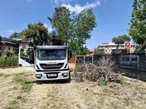 Giochi inclusivi, percorsi e nuovi alberi: ecco come rinasce il giardino di via Cassia