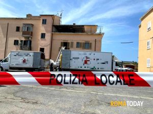 Blitz nel palazzo dello spaccio occupato: trovati proiettili e droga