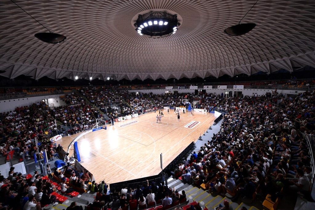 La Virtus batte Pesaro davanti ai 3000 del PalaTiziano e vola in finale