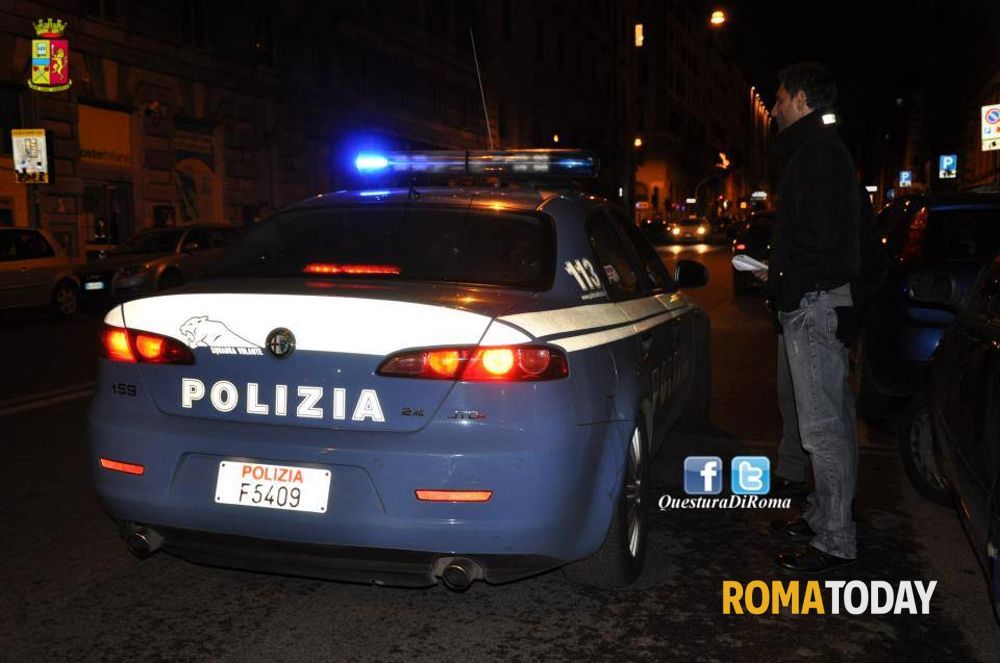 Entrano a scuola a mezzanotte e provano a rubare una lavagna elettronica