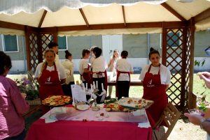 Il riscatto delle detenute di Rebibbia parte dalla scuola: laboratori di cucina e lezioni su Dante