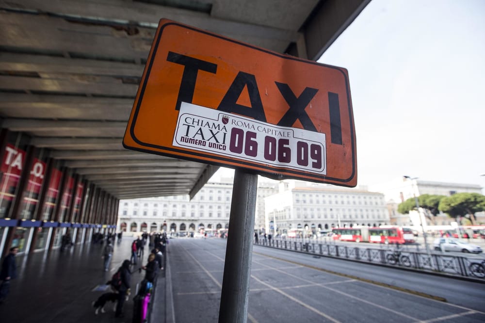 Sciopero dei taxi a Roma, domani 21 maggio sit in a piazza San Silvestro