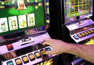 Spacciatori di crack fuori alla sala slot a Termini