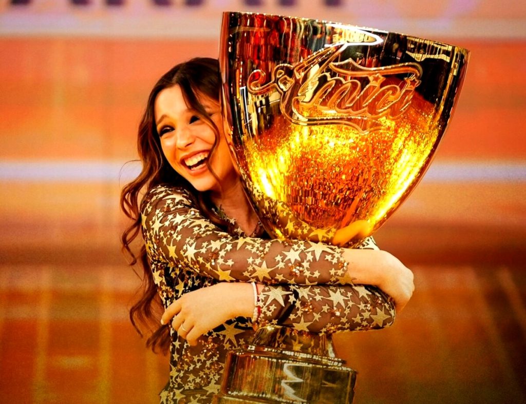 Sarah la vincitrice di Amici al Centro Commerciale Casilino