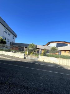 Arriva il nuovo campo polivalente per gli studenti della scuola. "È un passo importante per l'intera comunità"