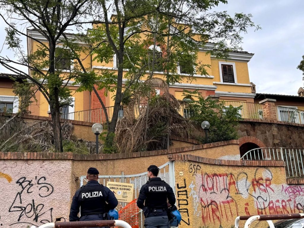 Sgomberata ex scuola sulla Tiburtina, era stata occupata da 20 persone