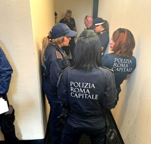 Blitz a Tor Bella Monaca, sgomberati tre alloggi Ater occupati abusivamente