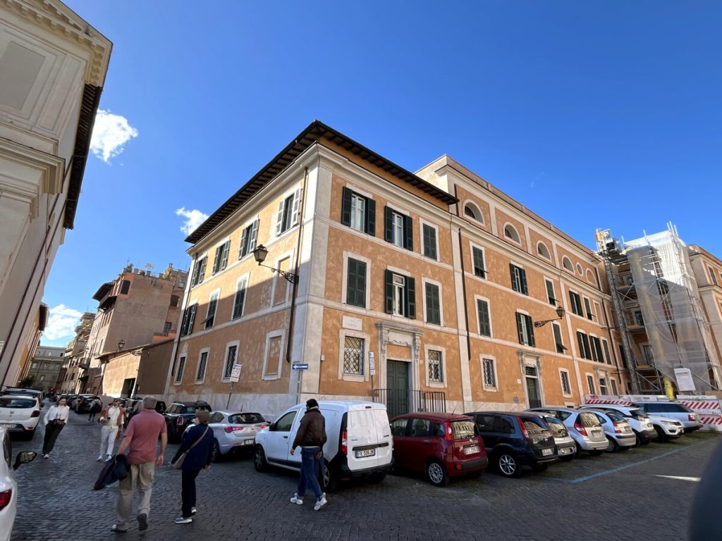 Sacerdoti pagati dallo Stato. Quel seminario dell'Opus Dei finanziato dal ministero