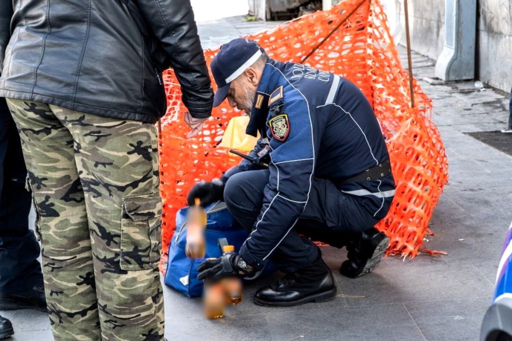 Street food da incubo a Termini: sequestrati 150 chili di cibo venduto abusivamente