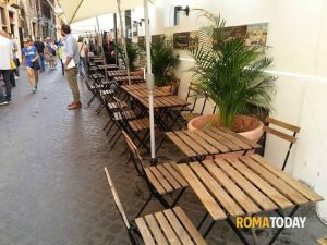 Dehors e tavolini, l'allargamento diventerà eterno. Il governo gela Roma: "Li rendiamo strutturali per legge"