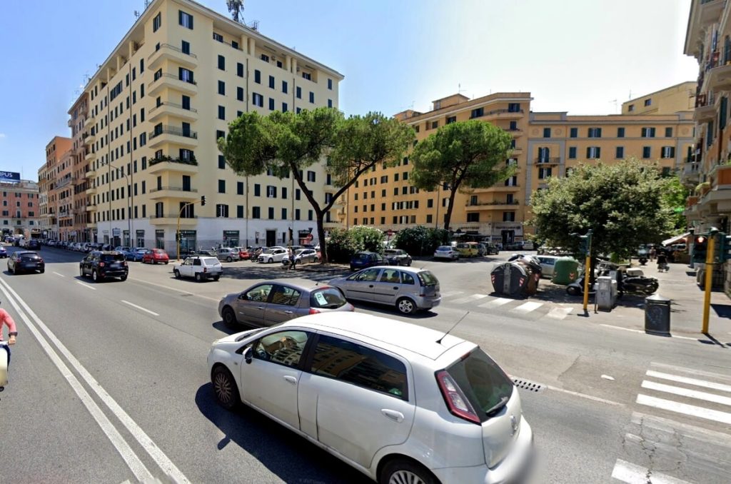 Appia Nuova, c’è un incrocio pericoloso: nell’ultimo anno ci sono stati sei incidenti