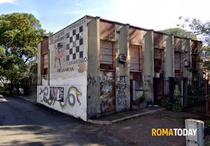 Appeso a testa in giù, manifesti choc a Torre Maura contro il presidente Nicola Franco
