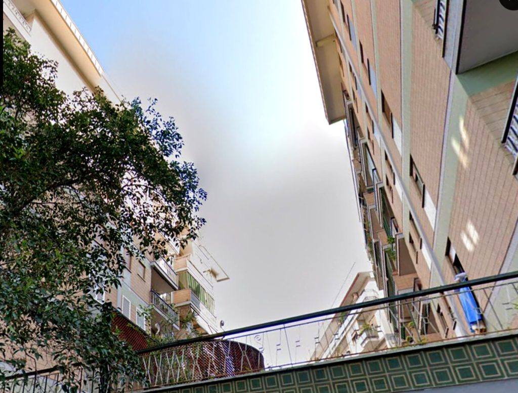 Acqua a singhiozzo, disagi anche in un palazzo all'Appio Claudio. "Manca quasi ogni notte"