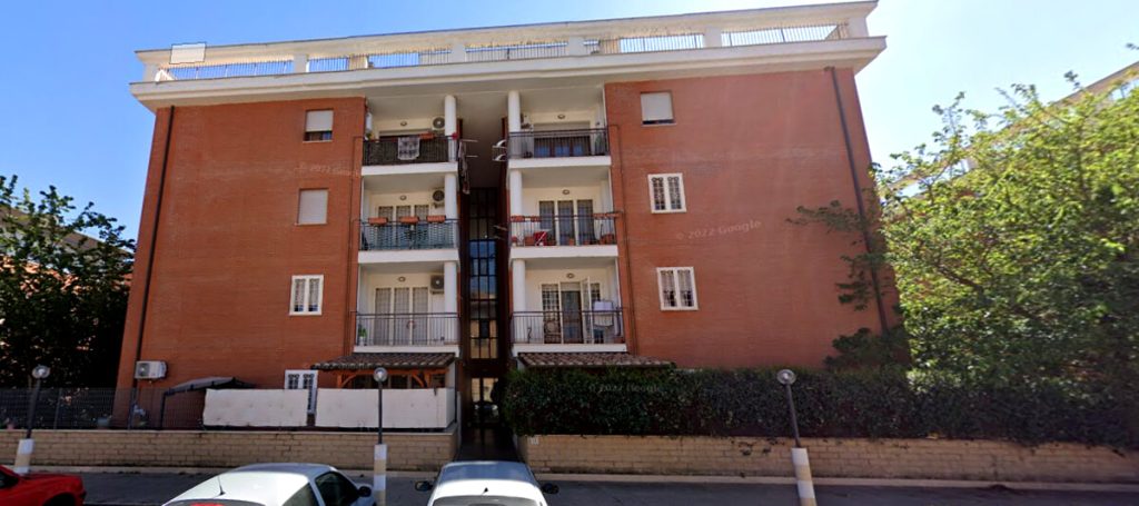 Il Comune sgombera le case occupate nel piano di zona revocato. Minacce e insulti ai dirigenti capitolini