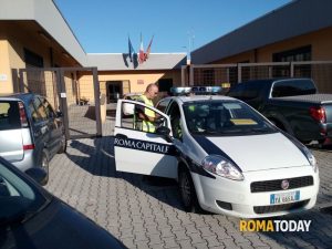 Litiga con la figlia 16enne e l'abbandona sul raccordo