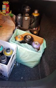 Writers imbrattano i treni, sequestrata l'auto utilizzata per andare alla stazione