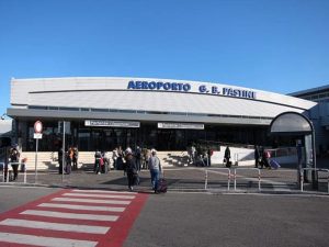 Ciampino, atterraggio d'emergenza per l'aereo con il ministro Crosetto a bordo