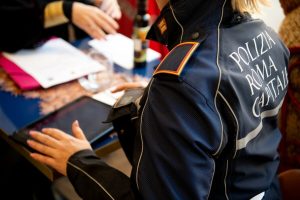 Roma, cibo tra calcinacci e muffa: chiuso locale e 150 chili di prodotti sequestrati