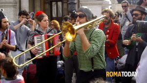 Niente artisti di strada nelle vie del centro: stop per un anno e mezzo