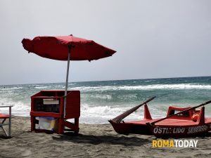 Mr Ok e i bagnini di Ostia e Castelporziano salvano 3 persone: "Serve un presidio medico fisso"