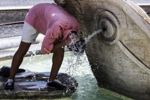 Caldo a Roma, bollino rosso venerdì: ondate di caldo con rischi per i più fragili