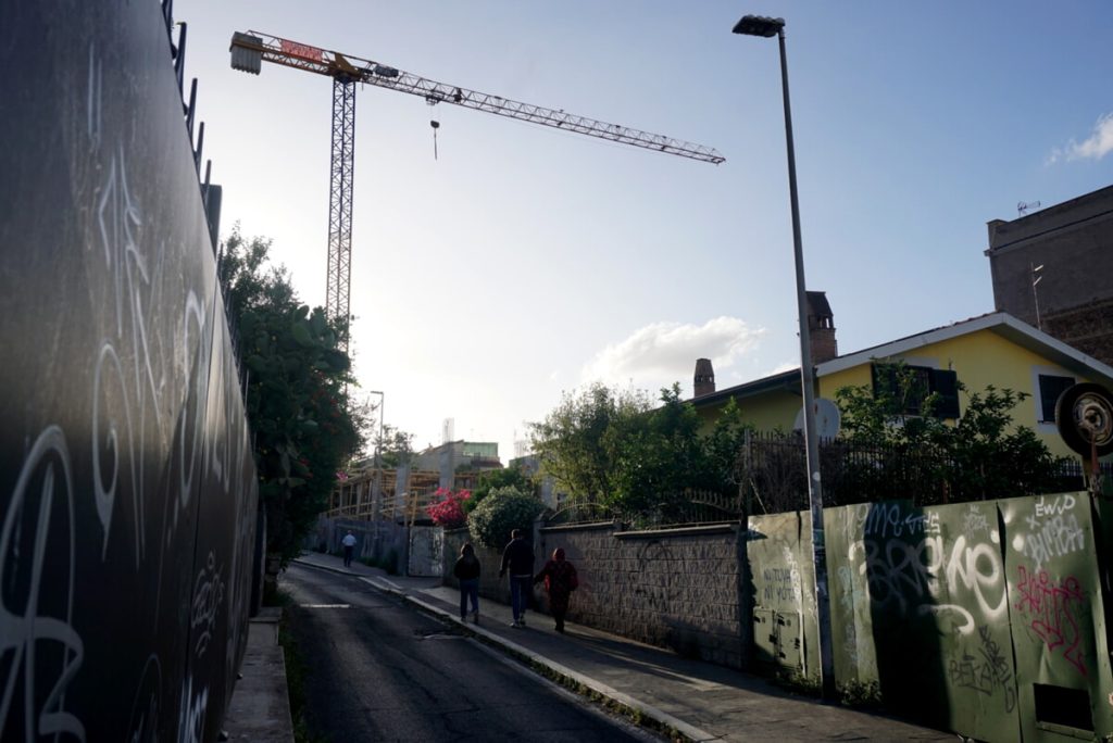 Un mega palazzone tra i villini del Pigneto. Tutta colpa del bombardamento del '43