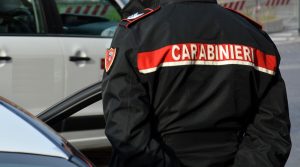Rinchiuso nel bagagliaio della minicar, sequestrato e rapinato da due compagni di scuola