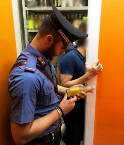 Carenze igieniche nella pasticceria, multa da 3mila euro