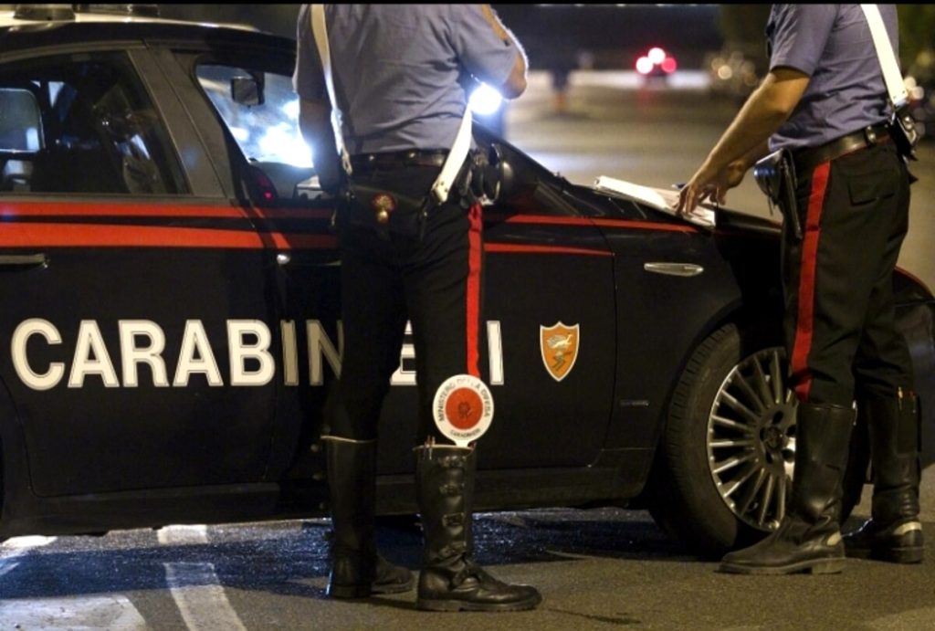 Aggredita da un uomo che la butta giù dal sellino e le ruba la bici
