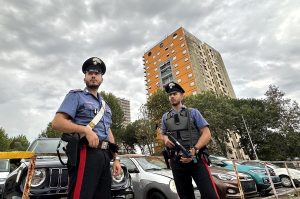 Tor Bella Monaca sotto assedio, fermato con una pistola e 60 coltelli