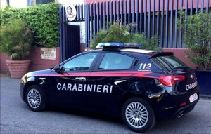 Bambino si fa accompagnare in caserma per ringraziare i carabinieri che gli hanno salvato la vita