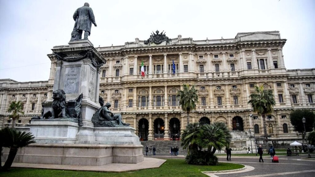Incendio al Palazzaccio: fumo invade la corte di Cassazione, evacuati i presenti