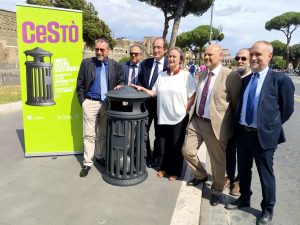 Gualtieri inaugura "Cestò", il cestino vintage che richiama il Giubileo del 2000