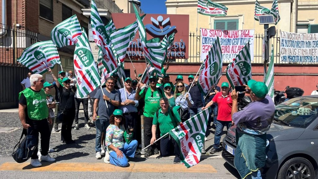 "Stipendi più bassi che nel pubblico, così non c'è dignità". La Cisl contro il Bambino Gesù per il rinnovo del contratto