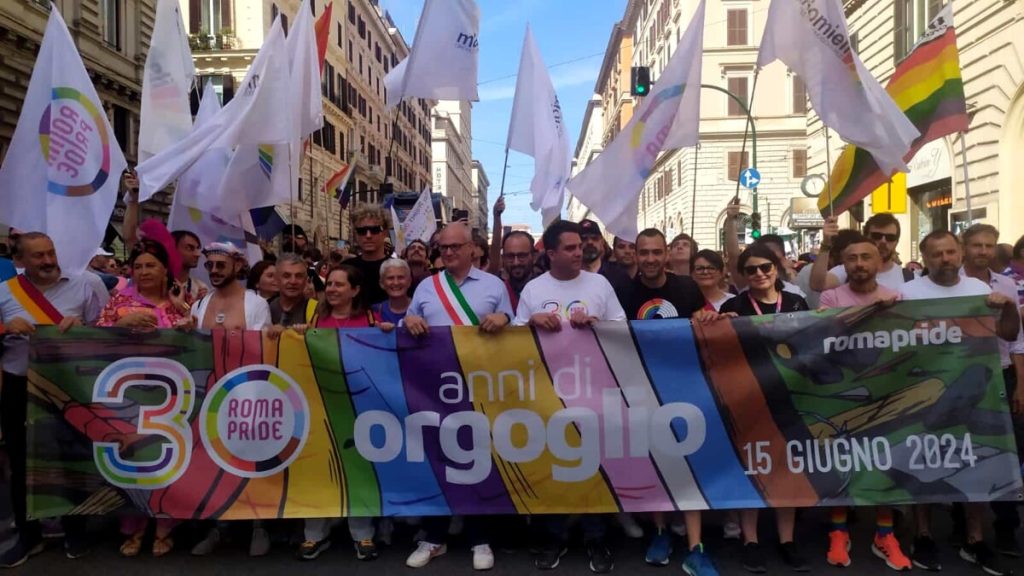 Roma Pride, un arcobaleno di un milione di persone in marcia verso il circo Massimo