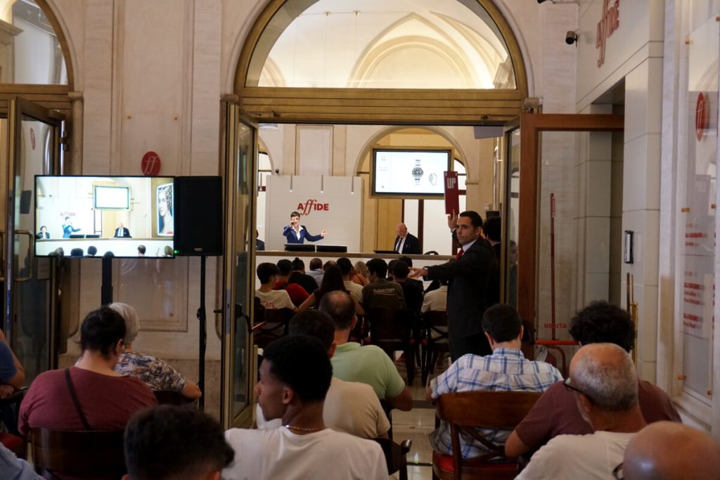 Rolex da ventimila euro, partecipanti giovanissimi. Vi porto a un'asta dell'ex Banco dei Pegni