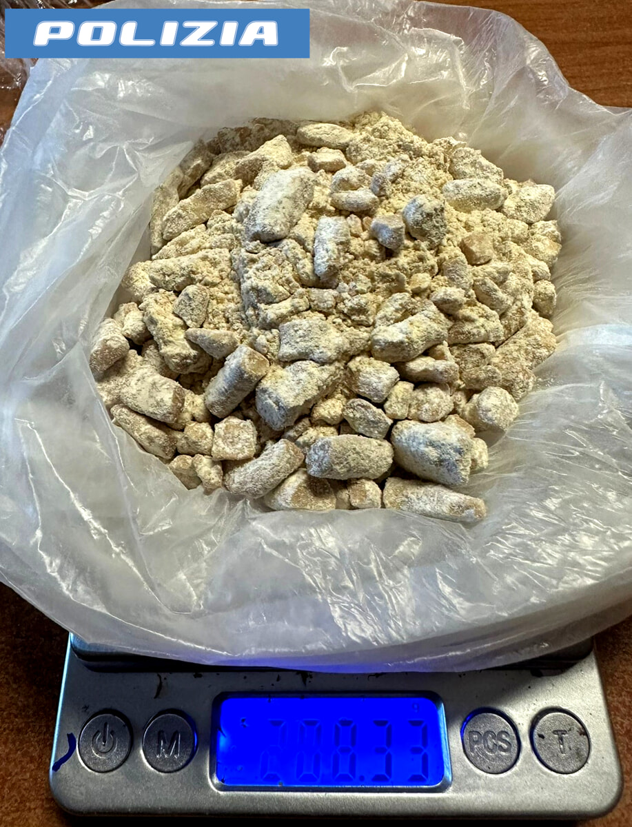 Da Napoli a Roma per spacciare eroina, arrestato pusher pendolare