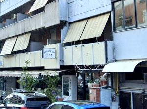 Lite fuori dall'ex hotel Cinecittà. Accoltellato 47enne