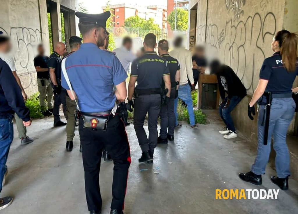 Blitz all'ex Penicillina, nuovo sgombero: è il quarto in sei anni