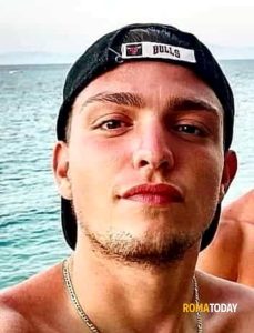 Morto in un incidente a 23 anni, i suoi racconti diventano un libro. L'incasso in beneficienza all'ospedale pediatrico