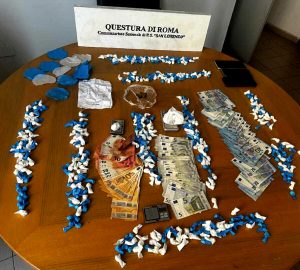 Forniva le dosi di cocaina per le piazze di spaccio di Morena e Ciampino. Sequestrati 477 pezzi